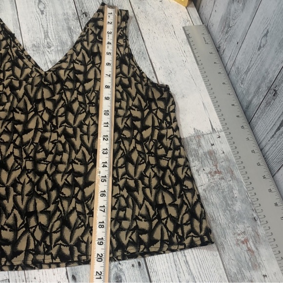 WAYF tan print cropped tank top deep V front and back - Picture 4 of 7